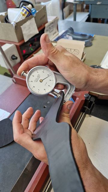 Controllo dello spessore della gomma